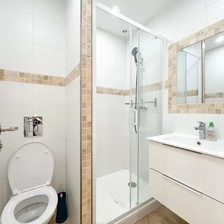 Urban Flat 74 - Disneyland In * Parijs