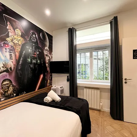 Urban Flat 74 - Disneyland In * Parijs