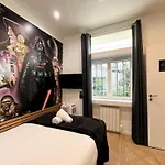 Urban Flat 74 - Disneyland In * Parigi